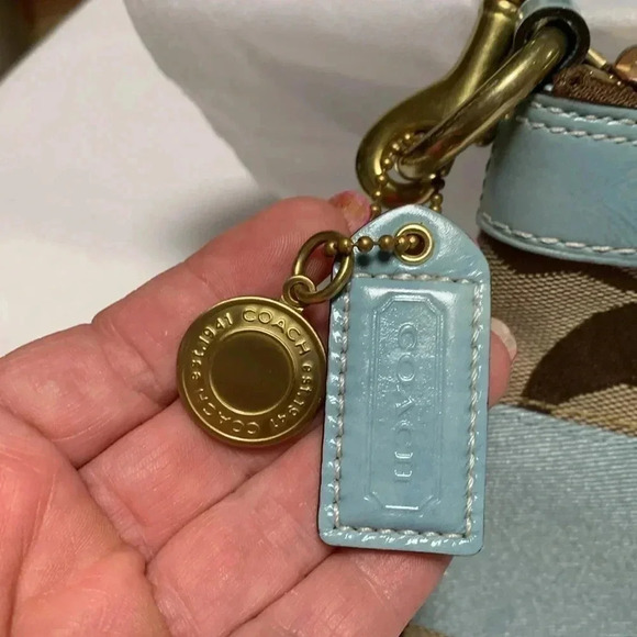 COACH SHOULDER BAG,PURSE. EUC,She’s a BEAUTY ❣️Zipper can be a little tricky. - Picture 2 of 6